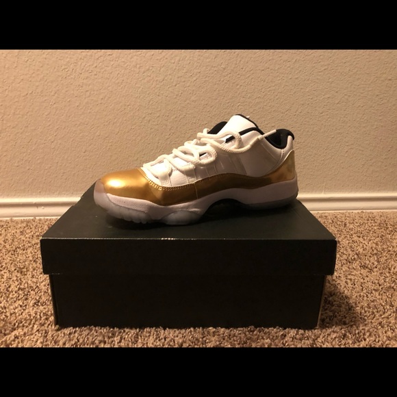 Jordan 11 Low Closing Ceremony - Picture 2 of 3